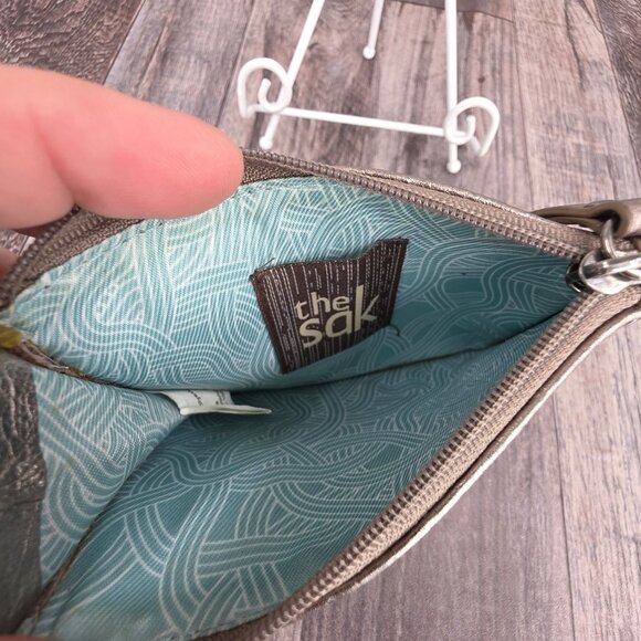 The Sak Silverlake ID Card Wallet Metallic Leather Silver Pewter Embossed Studs - Picture 8 of 11